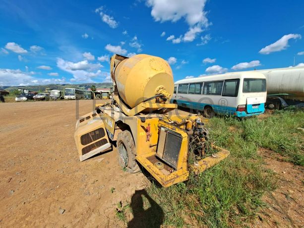 Autobetoneira autocarregante (4X4) Carmix ONE 2.3 · Samba Caju