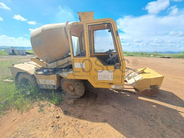 Autobetoneira autocarregante (4X4) Carmix ONE 2.3 · Samba Caju