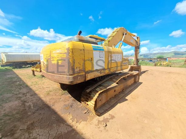 Escavadora de rastos Komatsu PC220 -7 · Samba Caju