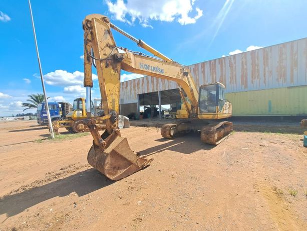 Escavadora de rastos Komatsu PC220 -7 · Samba Caju