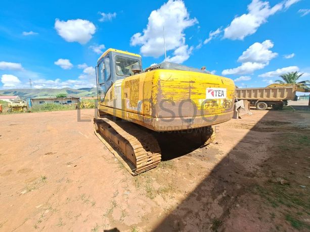 Escavadora de rastos Komatsu PC220 -7 · Samba Caju