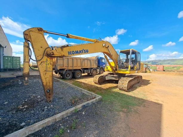 Escavadora de rastos Komatsu PC220 -7 · Samba Caju