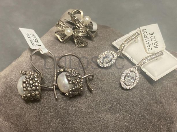 Brincos em prata e outros materiais