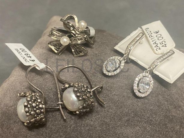 Brincos em prata e outros materiais