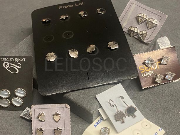 Brincos em prata e outros materiais