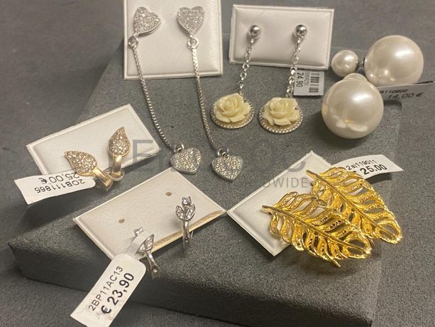 Brincos em prata e outros materiais