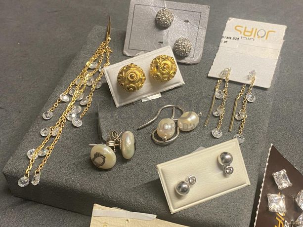 Brincos em prata e outros materiais