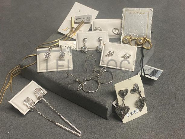 Brincos em prata e outros materiais