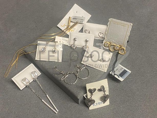 Brincos em prata e outros materiais