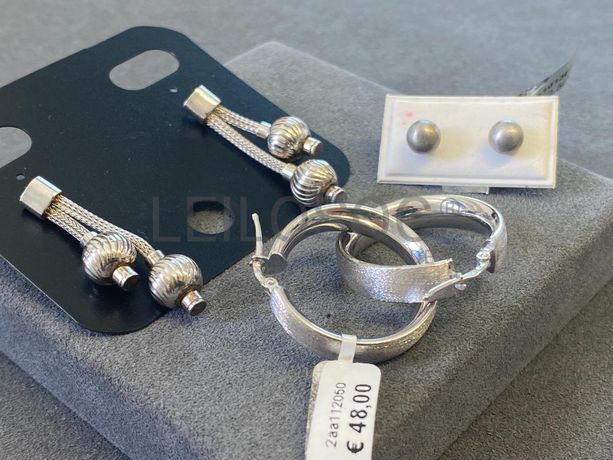 Brincos em prata e outros materiais