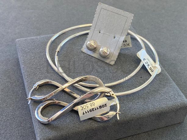 Brincos em prata e outros materiais