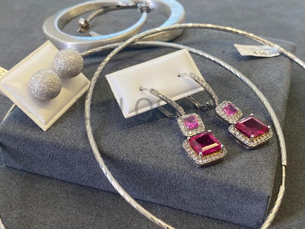 Brincos em prata e outros materiais