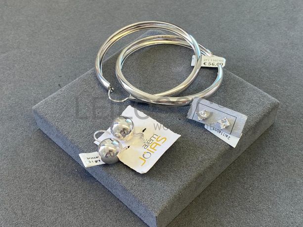 Brincos em prata e outros materiais