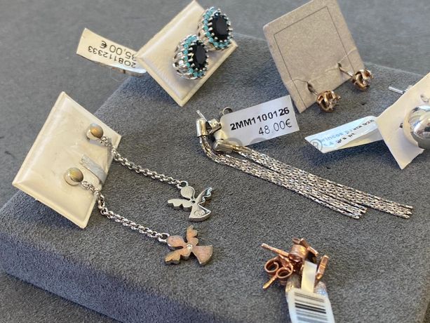 Brincos em prata e outros materiais