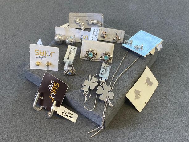 Brincos em prata e outros materiais