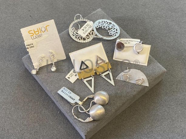 Brincos em prata e outros materiais