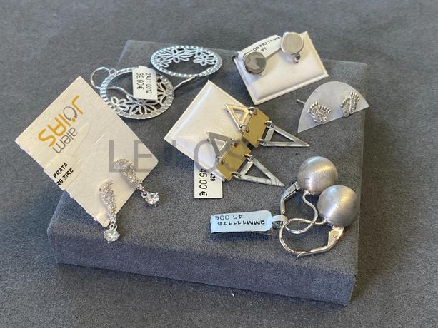 Brincos em prata e outros materiais