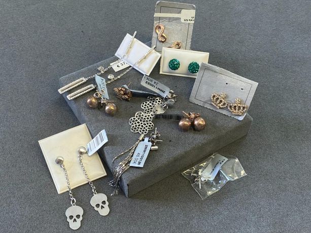 Brincos em prata e outros materiais