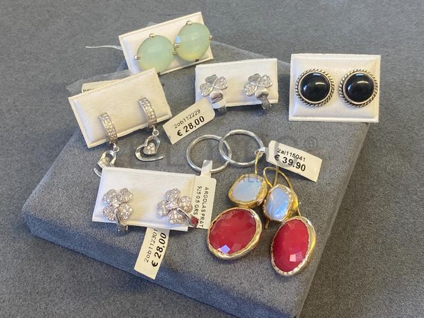 Brincos em prata e outros materiais