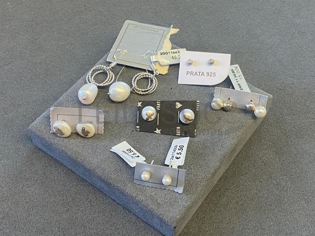 Brincos em prata e outros materiais