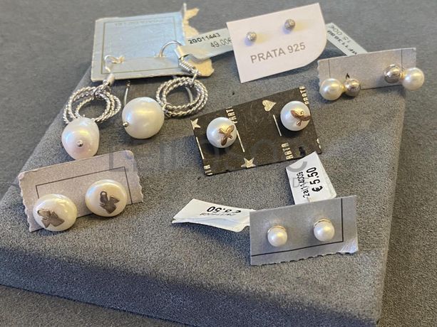 Brincos em prata e outros materiais