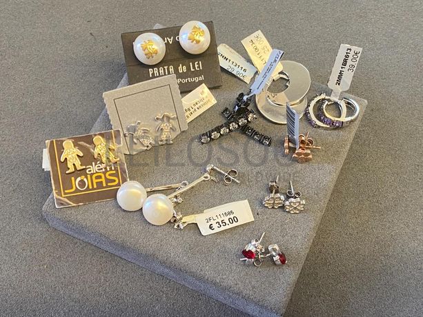 Brincos em prata e outros materiais