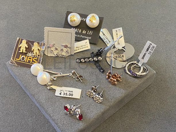 Brincos em prata e outros materiais