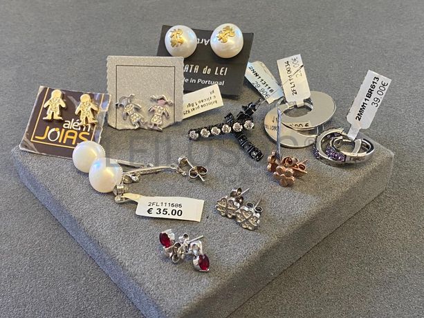 Brincos em prata e outros materiais