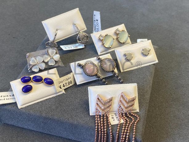 Brincos em prata e outros materiais