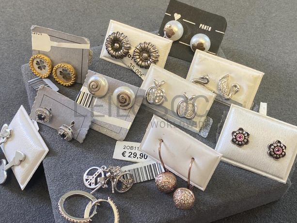 Brincos em prata e outros materiais