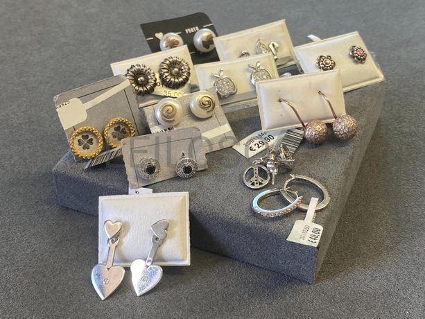 Brincos em prata e outros materiais