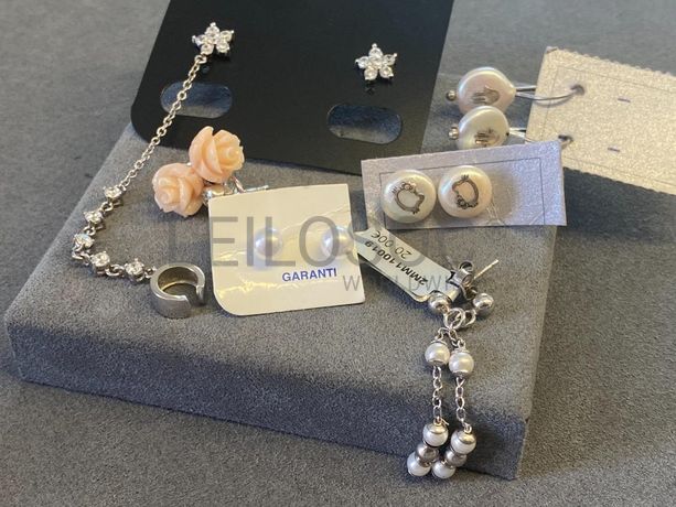 Brincos em prata e outros materiais