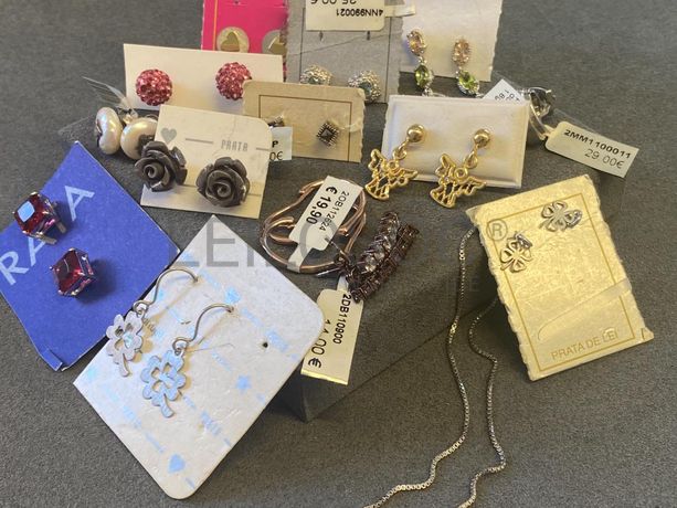 Brincos em prata e outros materiais