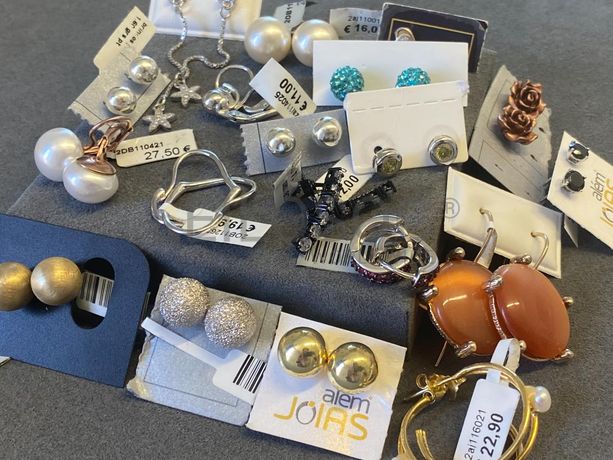 Brincos em prata e outros materiais