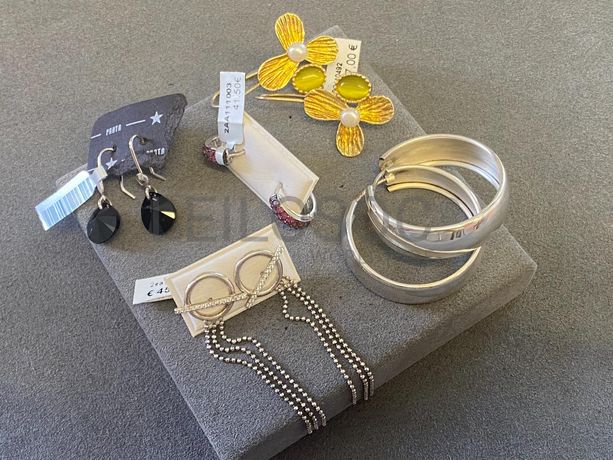 Brincos em prata e outros materiais