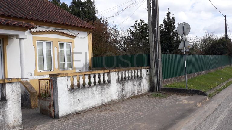 Moradia V3 com Logradouro· Rio Maior