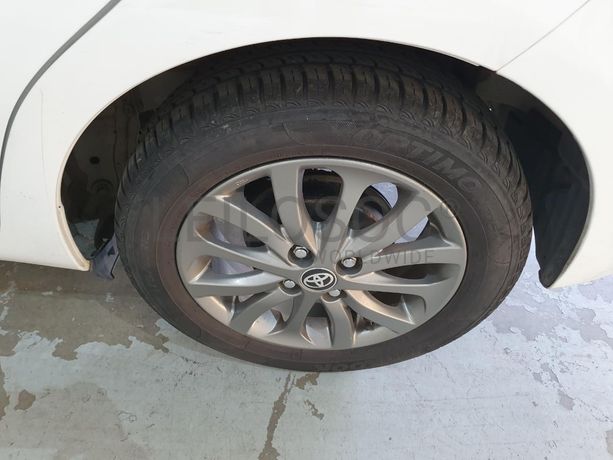 Toyota Yaris 1.0 · Ano 2017