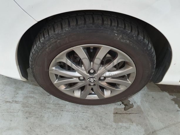 Toyota Yaris 1.0 · Ano 2017