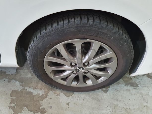 Toyota Yaris 1.0 · Ano 2017