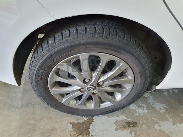 Toyota Yaris 1.0 · Ano 2017