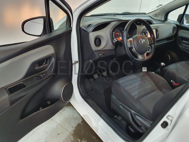 Toyota Yaris 1.0 · Ano 2017