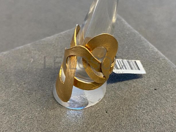 Anel em prata e outros materiais