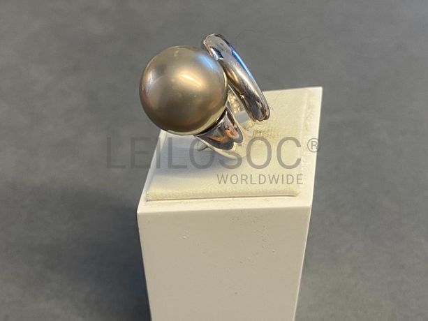 Anel em prata e outros materiais