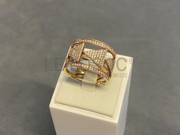 Anel em prata e outros materiais