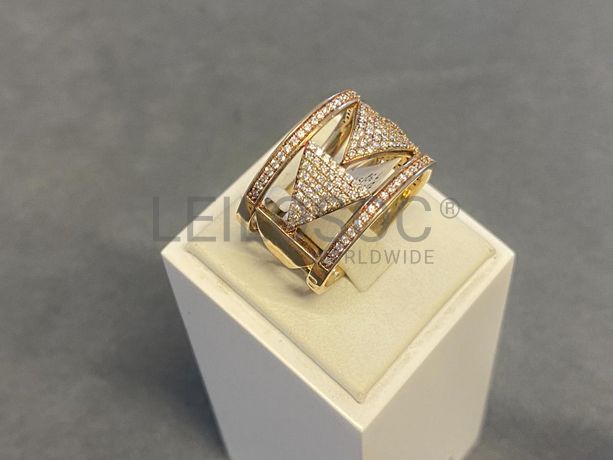 Anel em prata e outros materiais