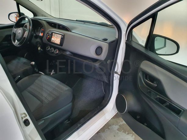 Toyota Yaris 1.0 · Ano 2017