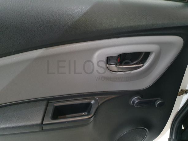 Toyota Yaris 1.0 · Ano 2017