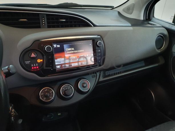 Toyota Yaris 1.0 · Ano 2017