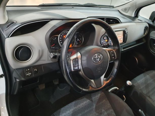 Toyota Yaris 1.0 · Ano 2017