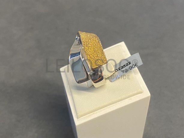 Anel em prata e outros materiais